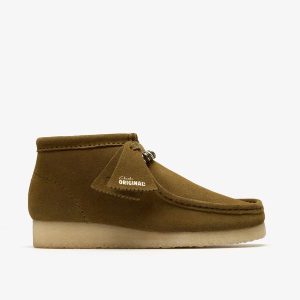 Womens Wallabee Boot. Green Suede